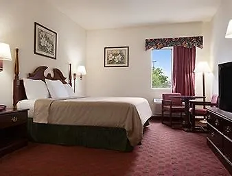 Super 8 By Wyndham Aurora/naperville Area Aurora