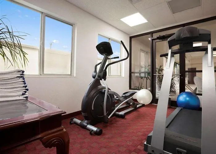Super 8 By Wyndham Aurora/naperville Area Hotel 2*