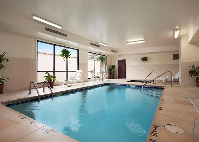 Super 8 By Wyndham Aurora/naperville Area 2*