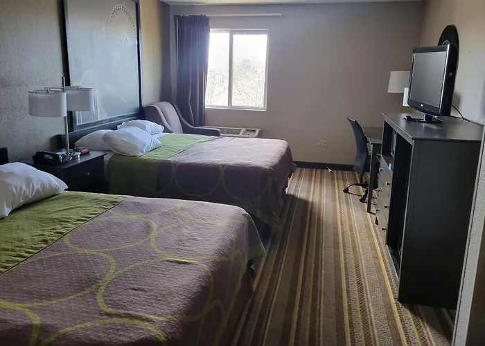Hotel Super 8 By Wyndham Aurora/naperville Area