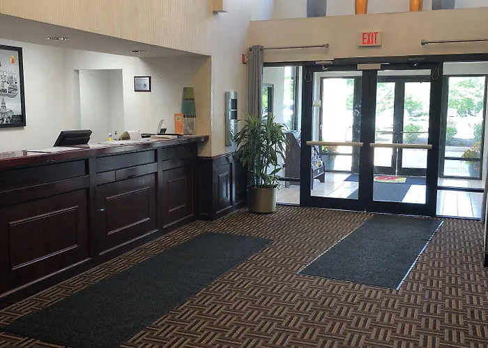 Hotel Super 8 By Wyndham Aurora/naperville Area 2*