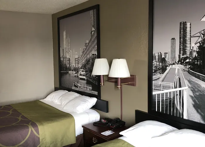 Hotel Super 8 By Wyndham Aurora/naperville Area