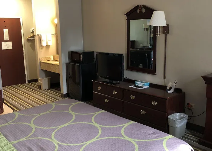 Hotel Super 8 By Wyndham Aurora/naperville Area
