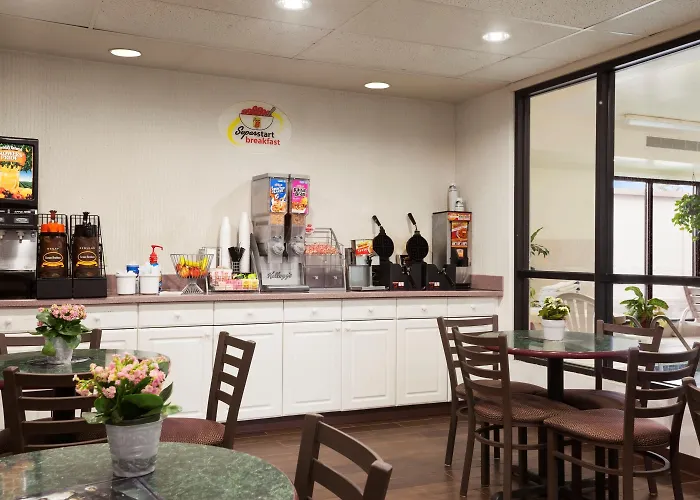 Hotel Super 8 By Wyndham Aurora/naperville Area