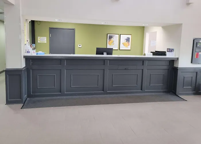 Super 8 By Wyndham Aurora/naperville Area Aurora