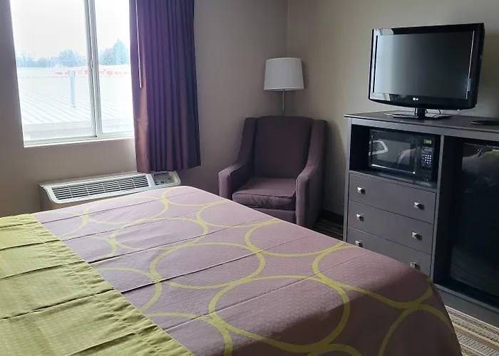 Super 8 By Wyndham Aurora/naperville Area Hotel Aurora