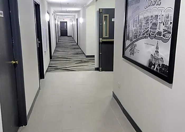 Hotel Super 8 By Wyndham Aurora/naperville Area Aurora