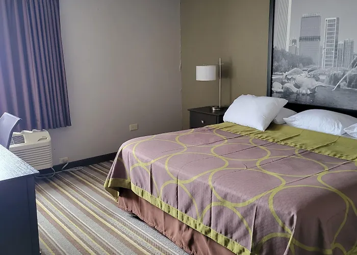 Super 8 By Wyndham Aurora/naperville Area