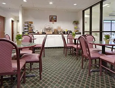 Super 8 By Wyndham Aurora/naperville Area 2*