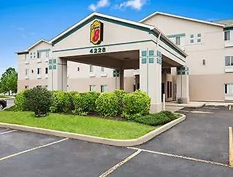 Super 8 By Wyndham Aurora/naperville Area