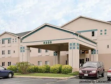 Hotel Super 8 By Wyndham Aurora/naperville Area 2*